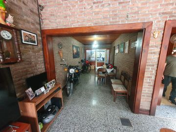 CASA 4 AMB EN GARIN CENTRO CON PILETA