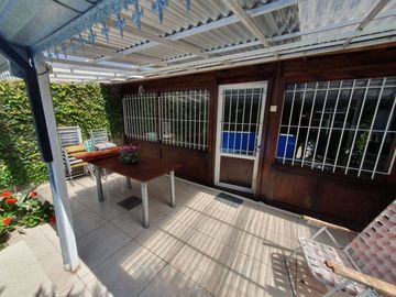 CASA 4 AMB EN GARIN CENTRO CON PILETA
