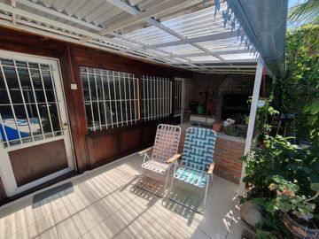 CASA 4 AMB EN GARIN CENTRO CON PILETA