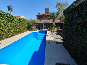 CASA 4 AMB EN GARIN CENTRO CON PILETA