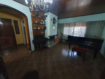 CASA 4 AMB EN GARIN CENTRO CON PILETA