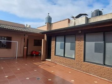 VENTA CASA 2 DORMITORIOS ZONA SUR- APTO CREDITO