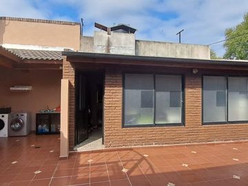 VENTA CASA 2 DORMITORIOS ZONA SUR- APTO CREDITO