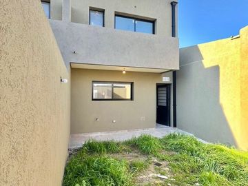 Venta Duplex B 3 Amb General Rodriguez con Jardin