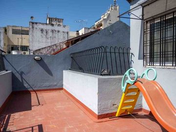 Venta casa 4 dormitorios  en Versalles, con pileta