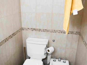 Venta casa 4 dormitorios  en Versalles, con pileta