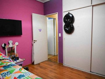 Venta casa 4 dormitorios  en Versalles, con pileta