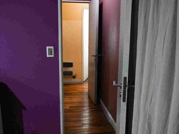 Venta casa 4 dormitorios  en Versalles, con pileta