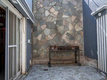 Venta casa 4 dormitorios  en Versalles, con pileta