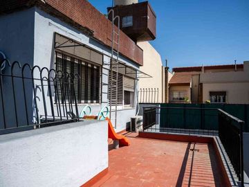 Venta casa 4 dormitorios  en Versalles, con pileta