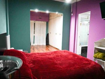 Venta casa 4 dormitorios  en Versalles, con pileta