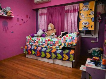Venta casa 4 dormitorios  en Versalles, con pileta