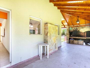 VENTA CASA HARAS SANTA MARIA, BARRIO LAS LOMAS.