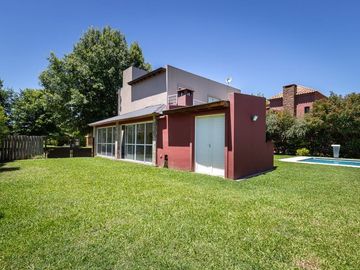 VENTA CASA HARAS SANTA MARIA, BARRIO LAS LOMAS.