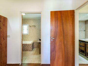 VENTA CASA HARAS SANTA MARIA, BARRIO LAS LOMAS.