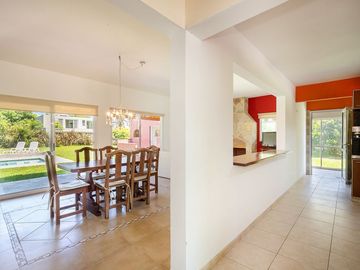 VENTA CASA HARAS SANTA MARIA, BARRIO LAS LOMAS.