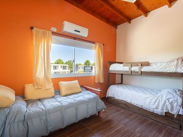 VENTA CASA HARAS SANTA MARIA, BARRIO LAS LOMAS.