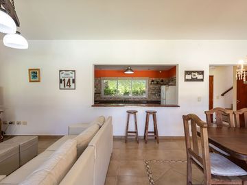 VENTA CASA HARAS SANTA MARIA, BARRIO LAS LOMAS.