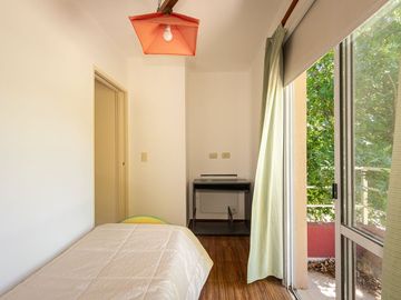 VENTA CASA HARAS SANTA MARIA, BARRIO LAS LOMAS.