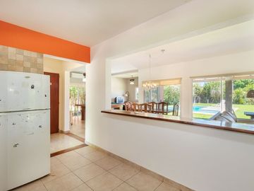 VENTA CASA HARAS SANTA MARIA, BARRIO LAS LOMAS.