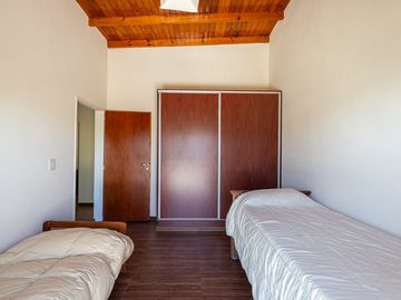 VENTA CASA HARAS SANTA MARIA, BARRIO LAS LOMAS.