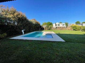 VENTA CASA HARAS SANTA MARIA, BARRIO LAS LOMAS.