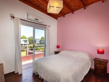 VENTA CASA HARAS SANTA MARIA, BARRIO LAS LOMAS.