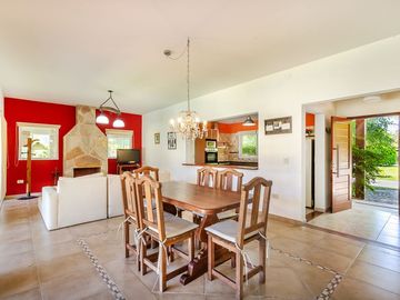 VENTA CASA HARAS SANTA MARIA, BARRIO LAS LOMAS.