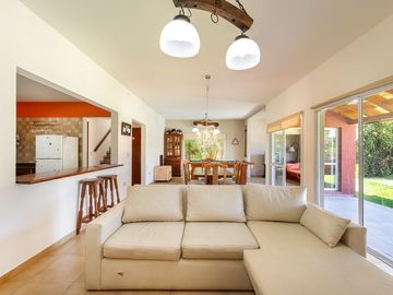 VENTA CASA HARAS SANTA MARIA, BARRIO LAS LOMAS.