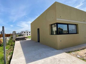 Casa en Venta 4 amb en Barrio Lagos de Canning
