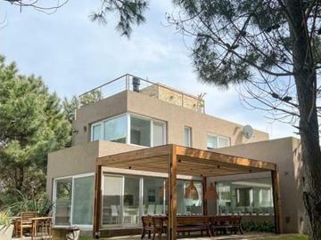 CASA 4 DOMITORIOS 3 BAÑOS COSTA ESMERALDA MARITIMO II LOTE 27
