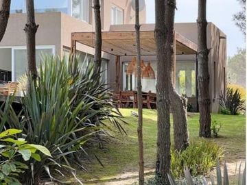 CASA 4 DOMITORIOS 3 BAÑOS COSTA ESMERALDA MARITIMO II LOTE 27