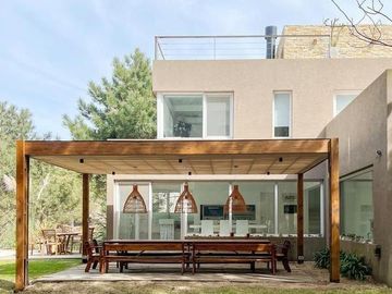 CASA 4 DOMITORIOS 3 BAÑOS COSTA ESMERALDA MARITIMO II LOTE 27