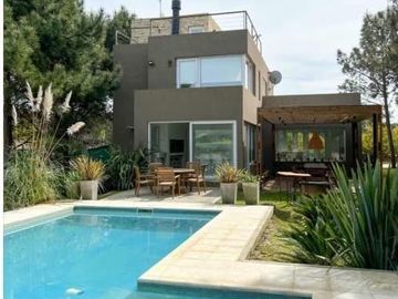 CASA 4 DOMITORIOS 3 BAÑOS COSTA ESMERALDA MARITIMO II LOTE 27