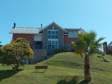 CASA 4 DOMITORIOS ,3 BAÑOS , CARILO
