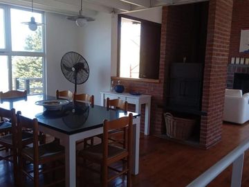 CASA 4 DOMITORIOS ,3 BAÑOS , CARILO