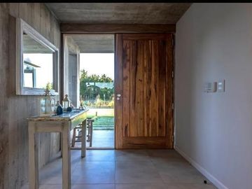 CASA DE 3 DORMITORIOS, EN BARRIO RESIDENCIAL 1 193 COSTA ESMERALDA