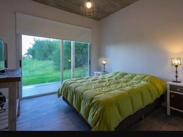 CASA DE 3 DORMITORIOS, EN BARRIO RESIDENCIAL 1 193 COSTA ESMERALDA