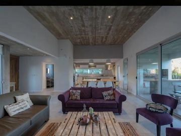 CASA DE 3 DORMITORIOS, EN BARRIO RESIDENCIAL 1 193 COSTA ESMERALDA