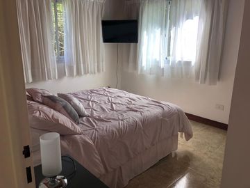 Casa De 5 Dormitorios Y 4 Baños La Herradura