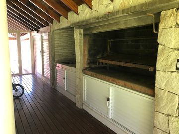 Casa De 5 Dormitorios Y 4 Baños La Herradura