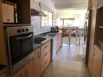Casa De 5 Dormitorios Y 4 Baños La Herradura