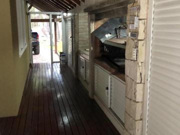 Casa De 5 Dormitorios Y 4 Baños La Herradura