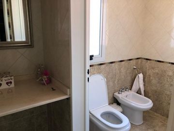 Casa De 5 Dormitorios Y 4 Baños La Herradura