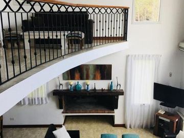 Casa De 5 Dormitorios Y 4 Baños La Herradura