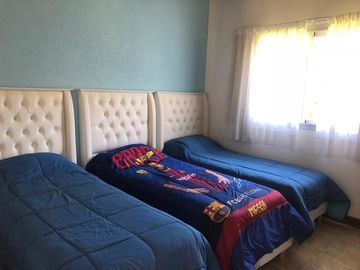 Casa De 5 Dormitorios Y 4 Baños La Herradura