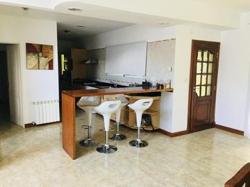 Casa De 5 Dormitorios Y 4 Baños La Herradura