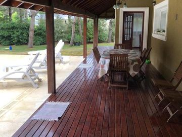 Casa De 5 Dormitorios Y 4 Baños La Herradura