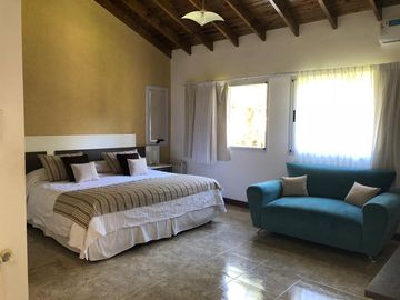 Casa De 5 Dormitorios Y 4 Baños La Herradura