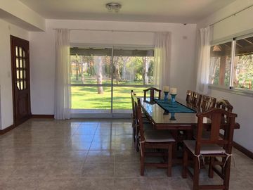 Casa De 5 Dormitorios Y 4 Baños La Herradura